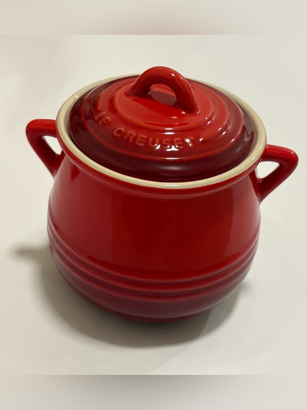 Le Creuset Red Heritage Stoneware Mini Bean Pot (20oz)